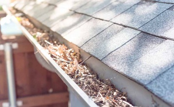 How to Deal With Dirt in Your Gutters