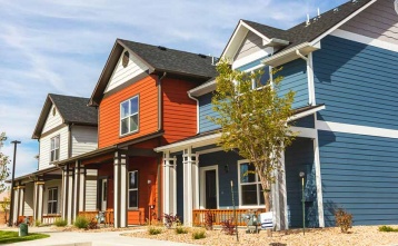 Your Guide to Choosing the Right Siding Color